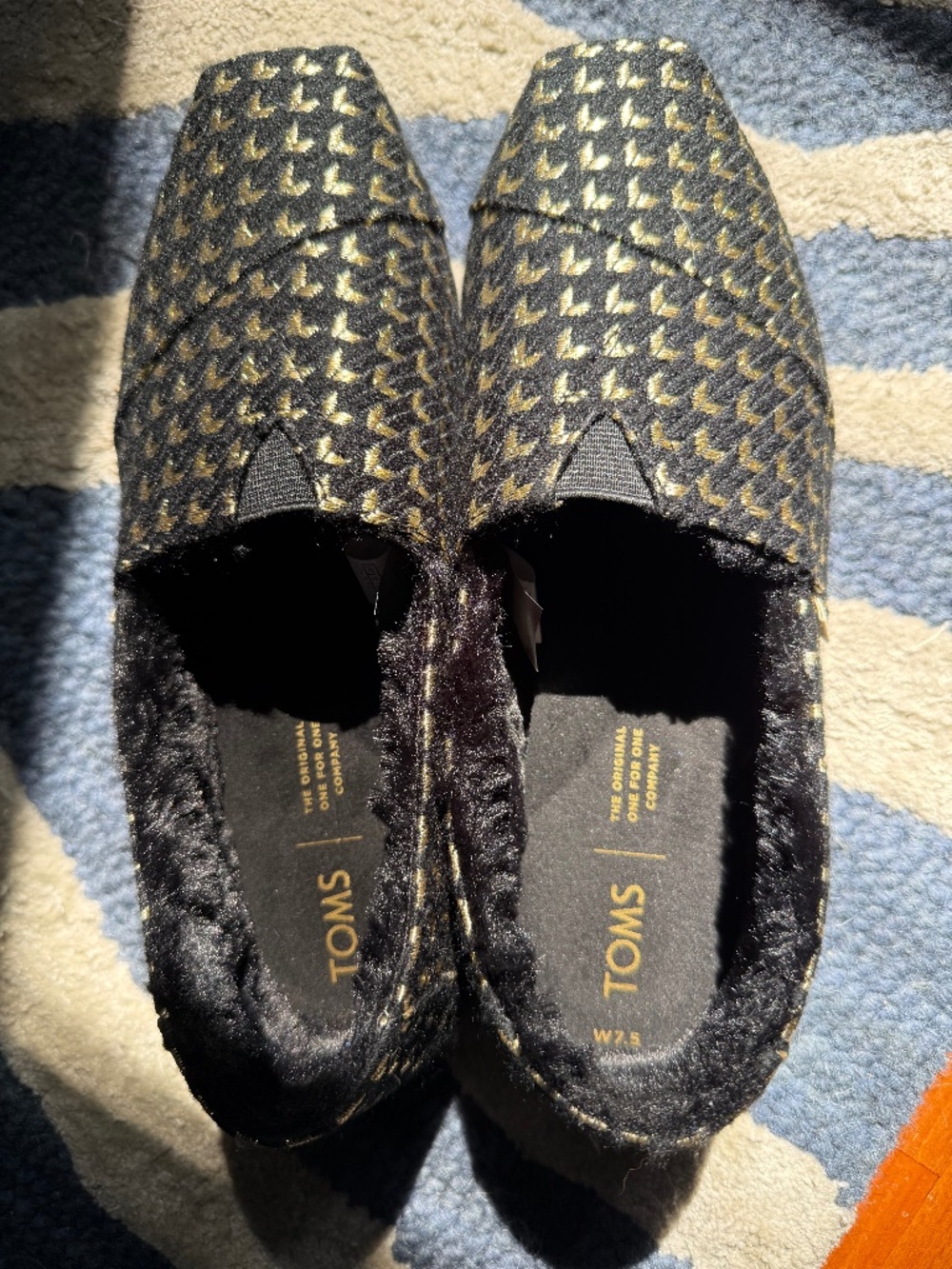 *NWOT* Tom's  Slipper Shoes in Black & Gold. Size 7.5